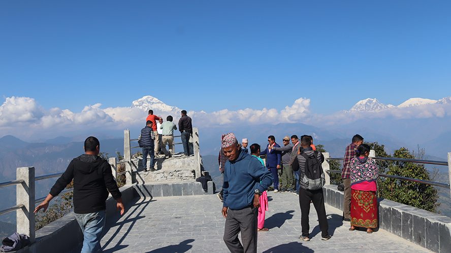 बेलढुङ्गामा आन्तरिक पर्यटकको चहलपहल