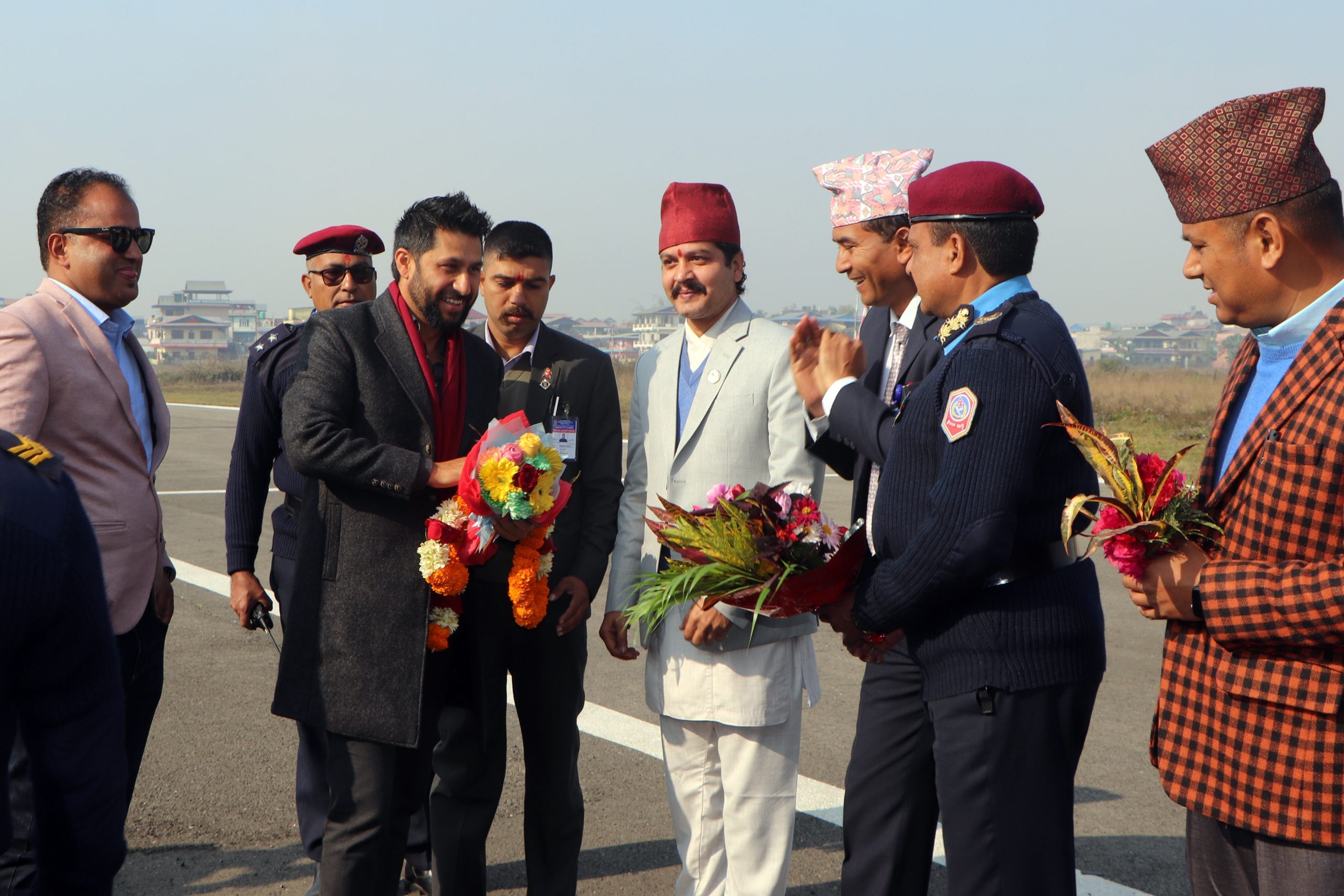 चितवन महोत्सवमा पुगे गृहमन्त्री लामिछाने