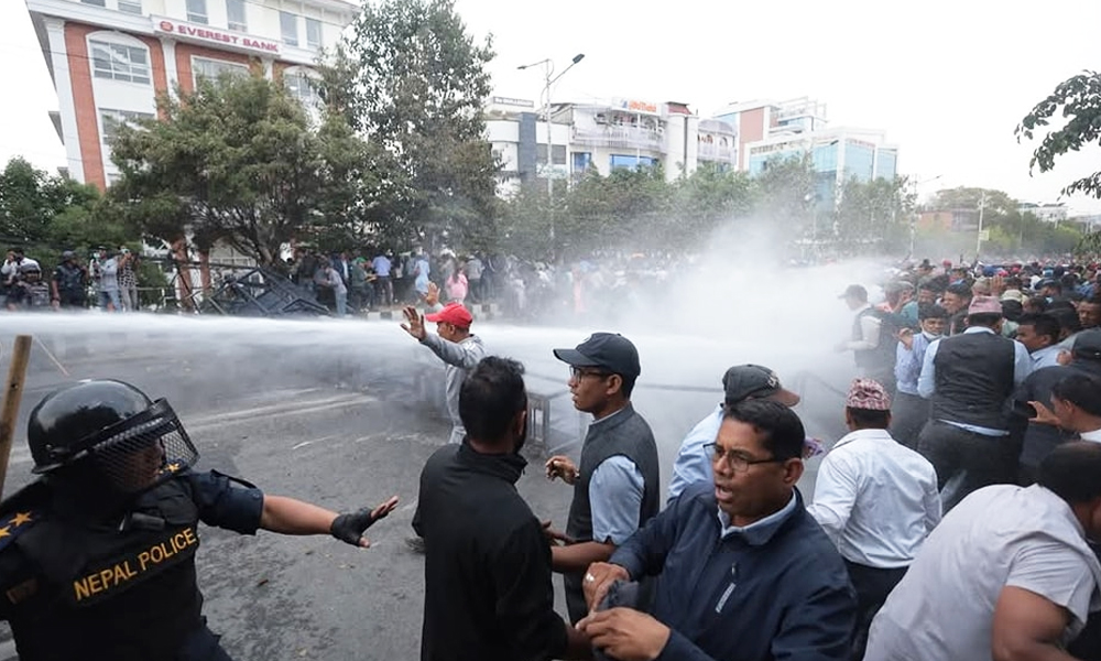 शिक्षक आन्दोलन : पत्रकारसहित ५० बढी घाइते