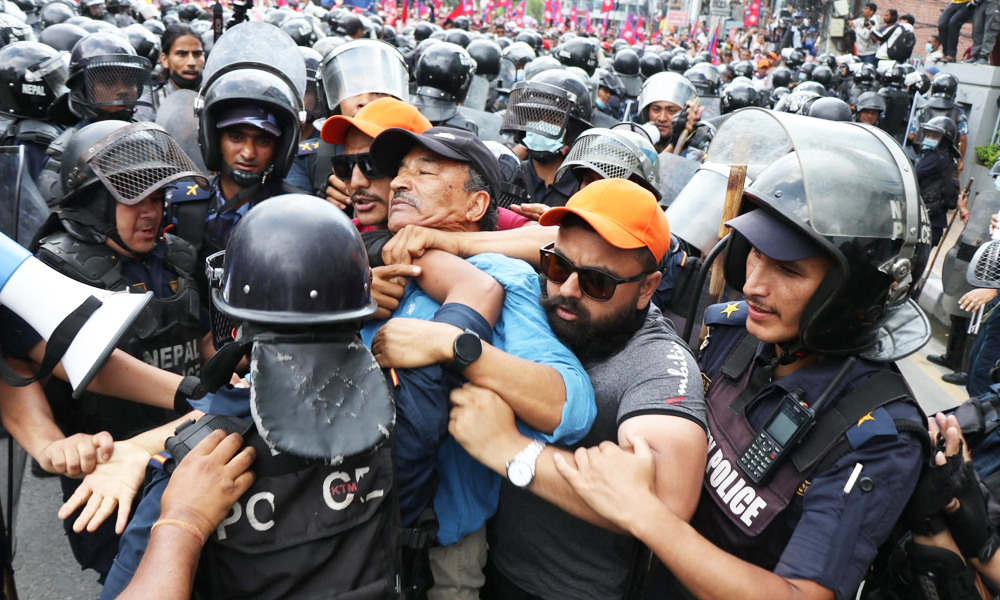 राजावादीहरूको प्रदर्शनमा कमल थापासहित ६ जना पक्राउ