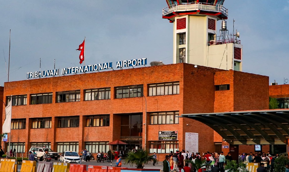 त्रिभुवन विमानस्थल भन्सार कार्यालयका अधिकृतसहित तीन कर्मचारी पक्राउ