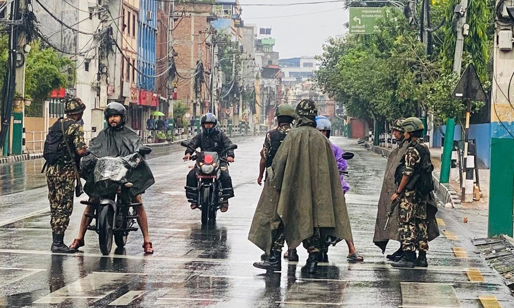 काठमाडौंका सडकमा सेना, घरबाहिर ननिस्कन आग्रह