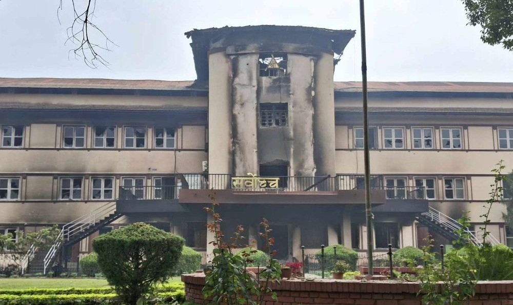 सर्वोच्चको सेवा अनिश्चितकालका लागि स्थगित