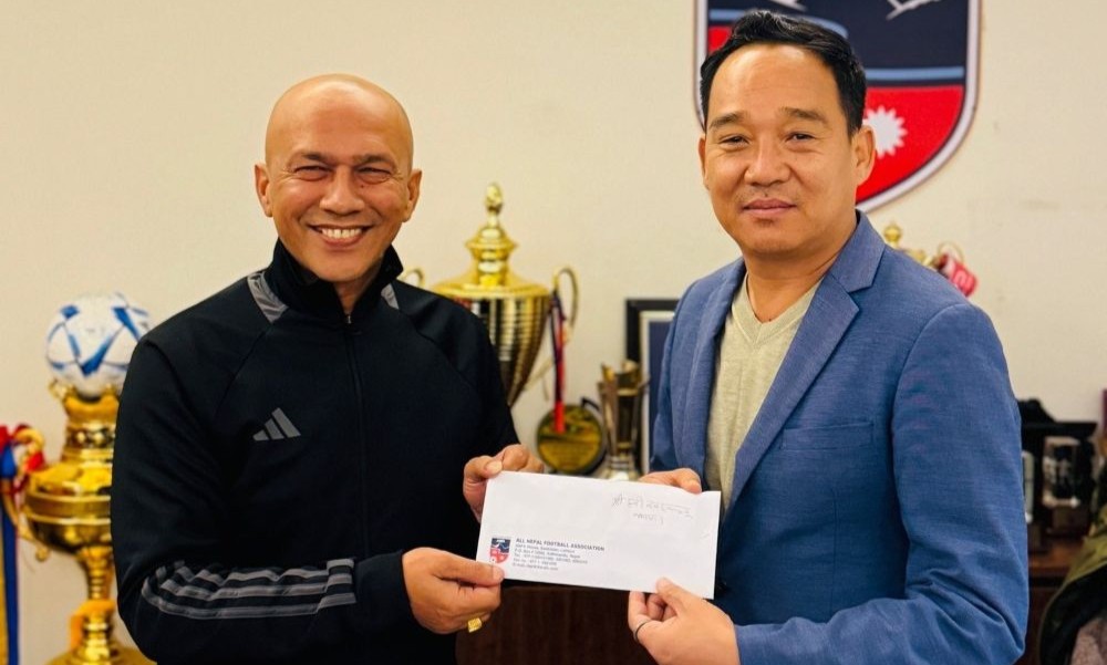 राष्ट्रिय फुटबल टोलीको मुख्य प्रशिक्षकमा हरि खड्का