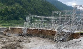 बाढीले इलामका १३ जलविद्युत आयोजनाको उत्पादन बन्द