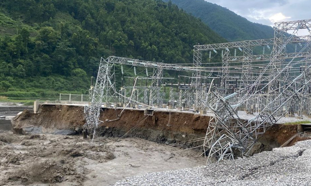 बाढीले इलामका १३ जलविद्युत आयोजनाको उत्पादन बन्द