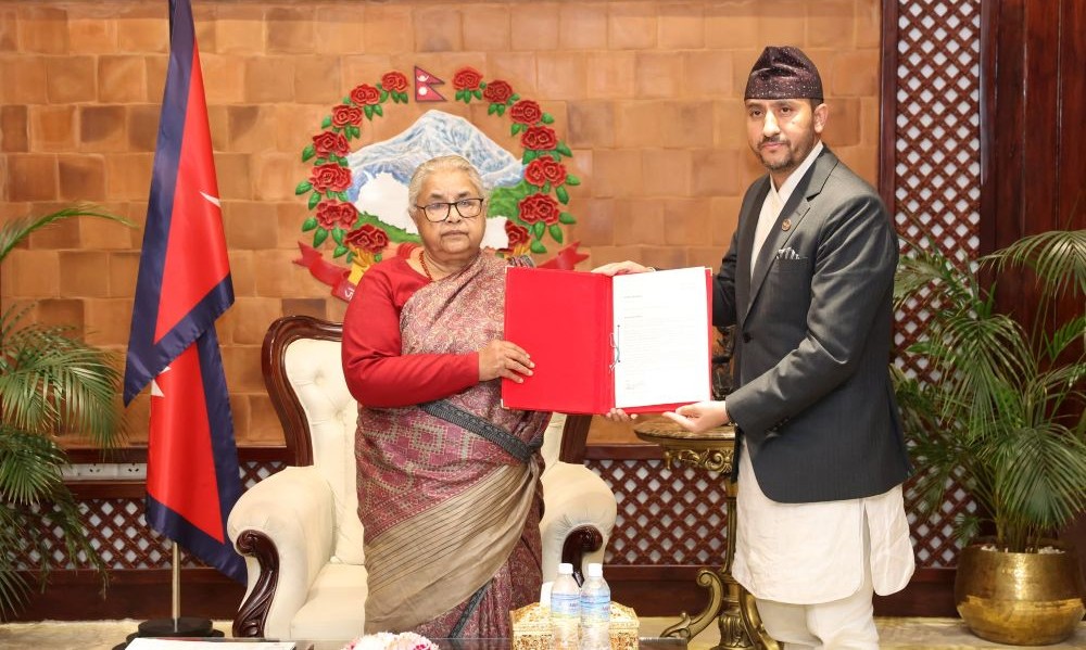 सञ्चारमन्त्री खरेलले दिए राजीनामा