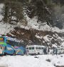 भारी हिमपातले मध्यपहाडी लोकमार्ग अवरुद्ध, सयौं यात्रु अलपत्र