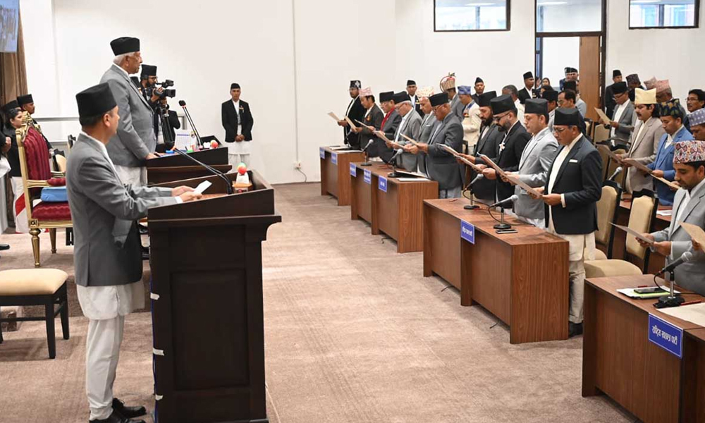 प्रतिनिधिसभाका नवनिर्वाचित सांसदहरूले लिए सपथ