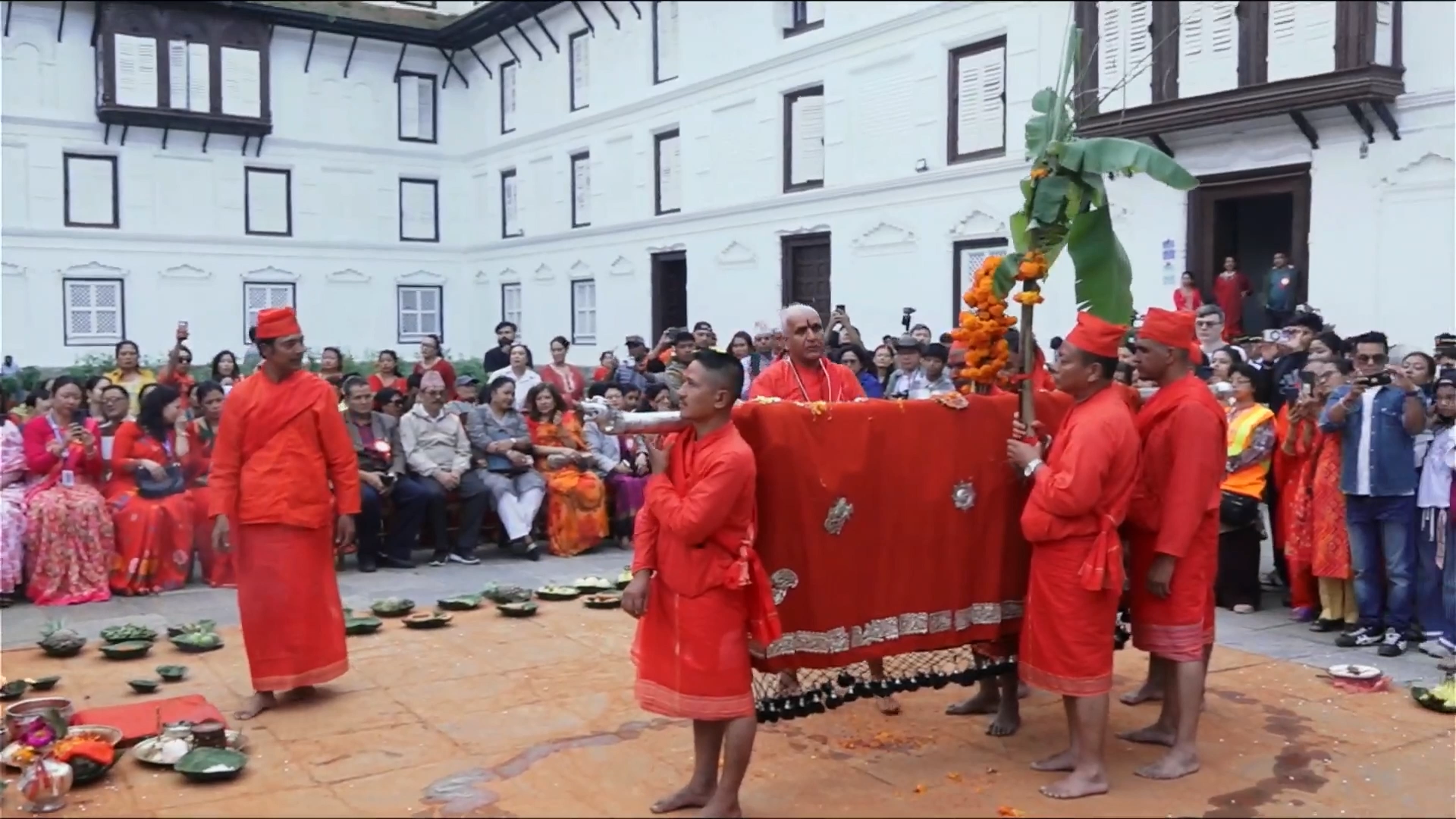 हनुमानढोका दशैँघरमा विधिपूर्वक भित्र्याइयो फूलपाती